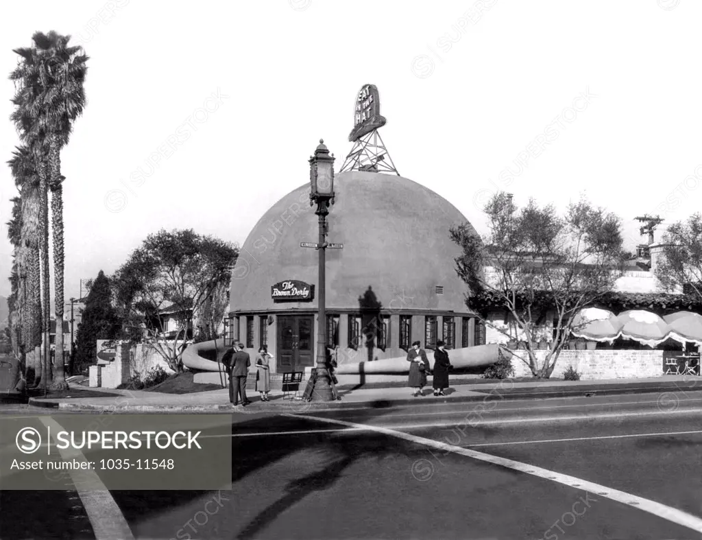 Hollywood, California:  c. 1930. The original Brown Derby restaurant in Los Angeles. It was at 9537 Wilshire Blvd, and was also known as the Little Hat.