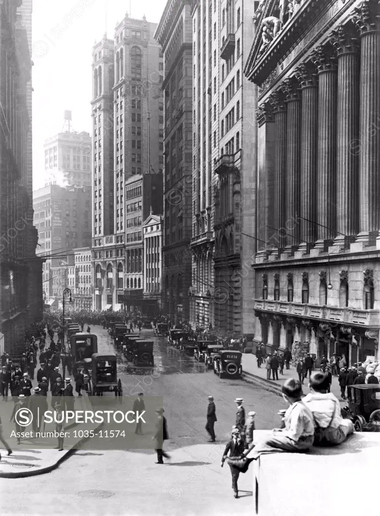 New York, New York:  January 16, 1924. Looking south down Broad St, in the heart of the financial district, with the New York Stock Exchange at the right.