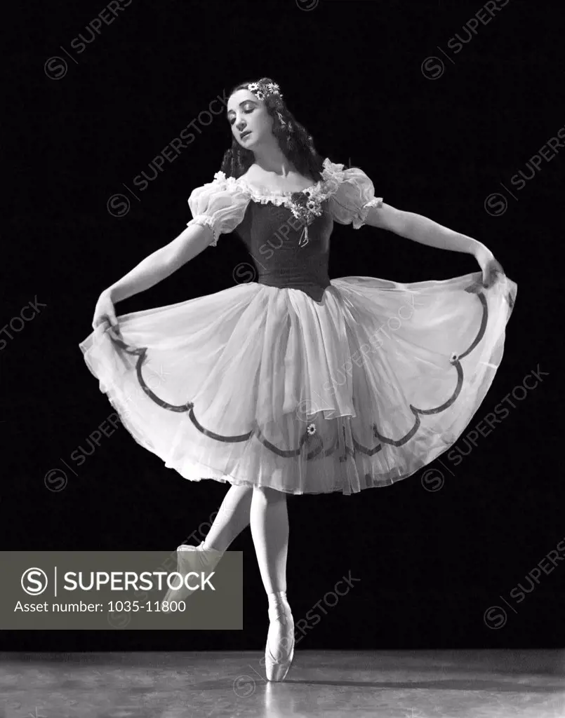 Chicago, Illinois:  c. 1940. A ballet dancer perfoming en pointe.