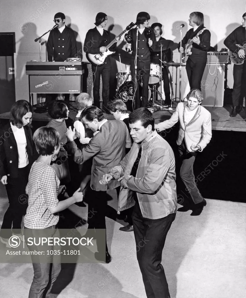 United States: c. 1963. Teenagers dance to a British knockoff band in the early sixties.