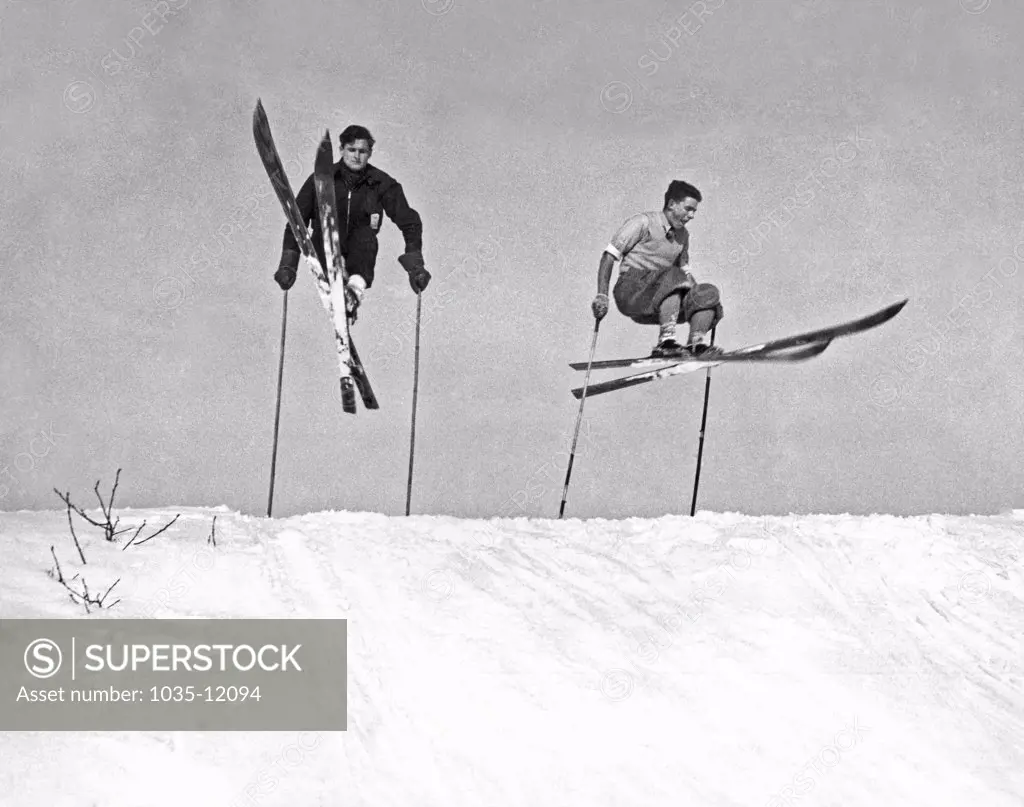 Saint-Sauveur, Quebec, Canada:  c. 1958. Two adept skiers enjoying the warm weather and great skiing in the Laurentian Mountian resort town of Saint-Sauveur in Quebec.