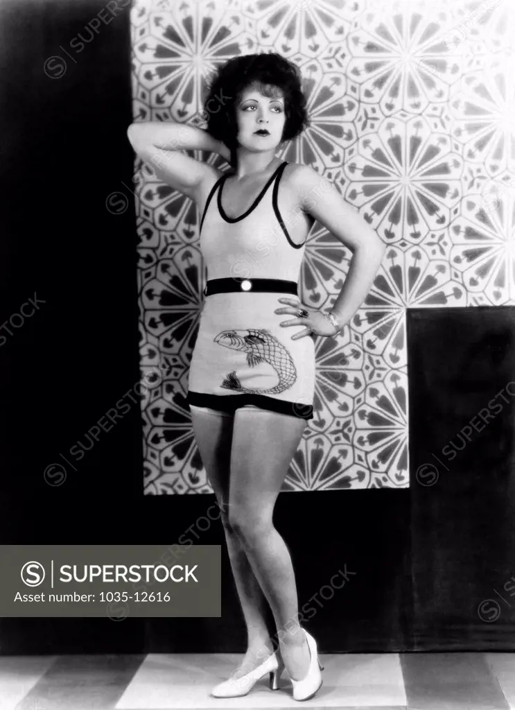 Hollywood, California:  1927 A portrait of actress Clara Bow. After appearing in the film, 'It', she became known as 'The It Girl', and was the sex symbol of the Roaring Twenties.