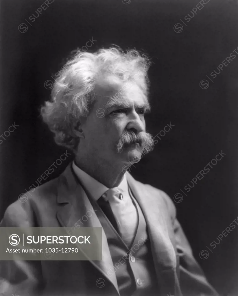 United States:  c. 1907 A head and shoulders portrait of author Mark Twain.