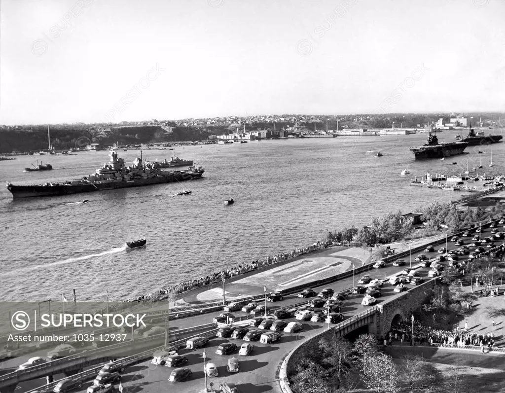 New York, New York:   Ocotber 26,  1945 U.S. Navy ships at anchor in the Hudson River in preparation for New York's Navy Day celebrations. The battleship MIssouri leads the way at left and the aircraft carriers Enteprise and Midway follow  behind.