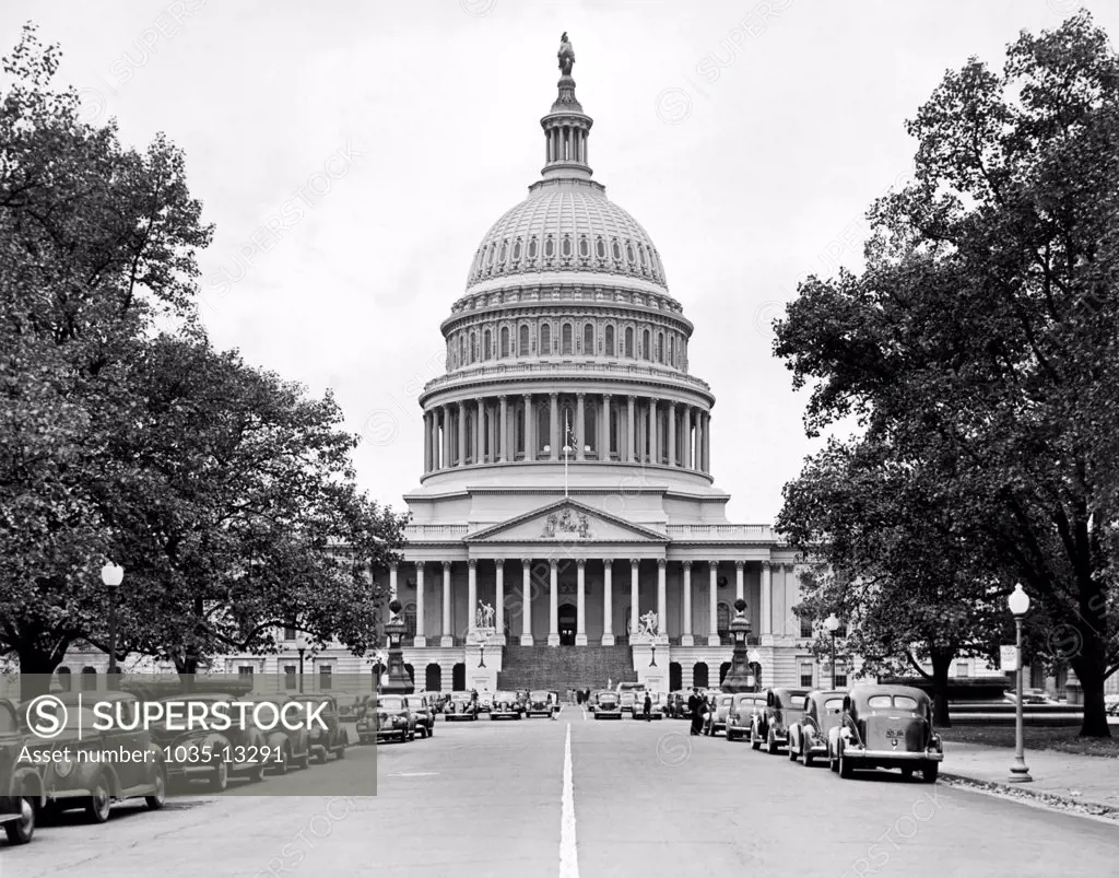 Washington, D.C.:  c. 1940. The Capitol Building in Washington, D.C.