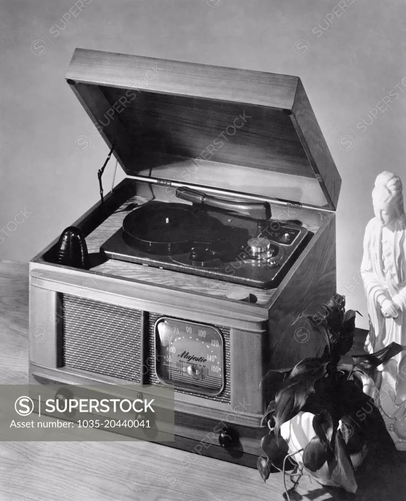 United States:  1947 The Majestic 57YR752 portable 7 tube radio and record phonograph.