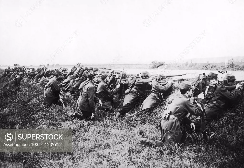 France:  c.  1916 French infantry in action against the German during WW!.