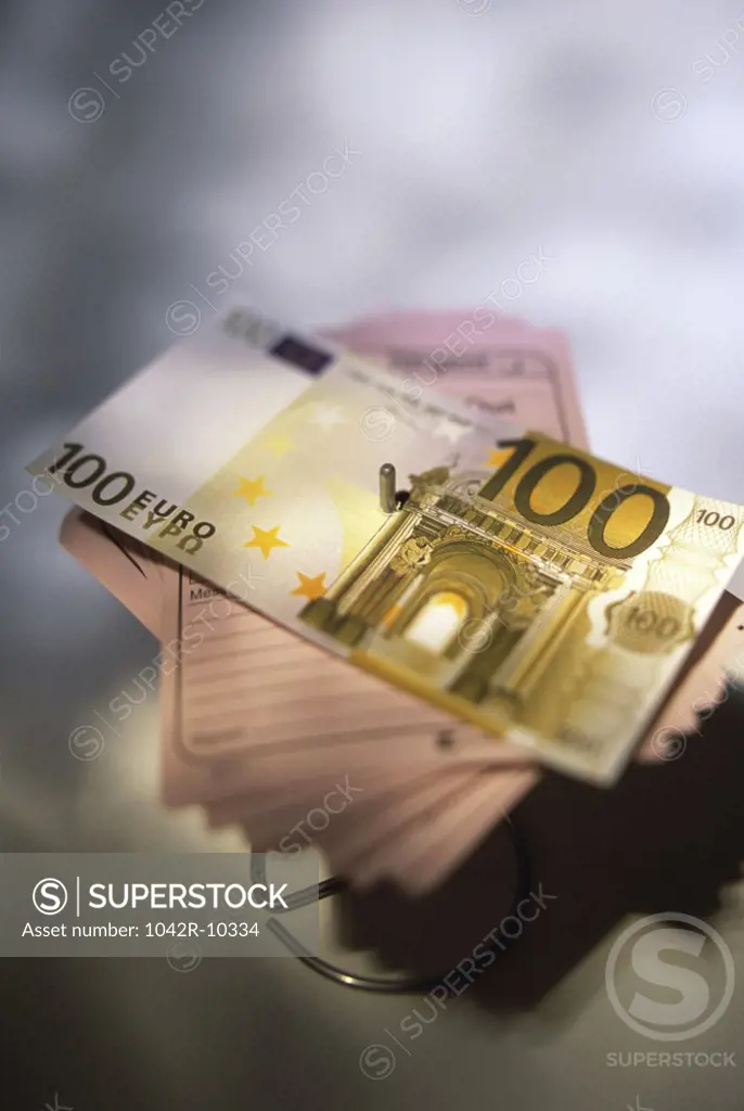 Euro banknotes on memo paper
