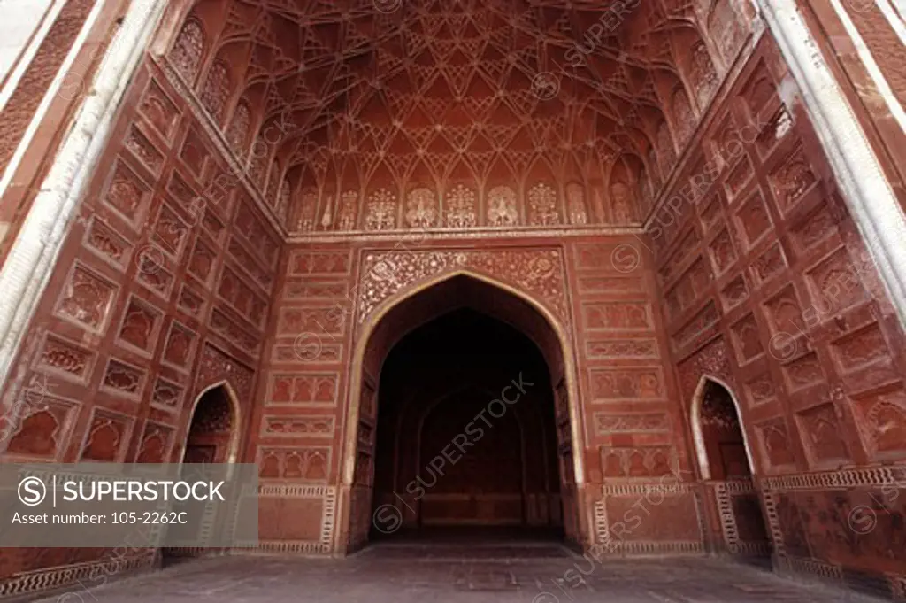 India, Uttar Pradesh, Agra, Taj Mahal, Low angle view of archway