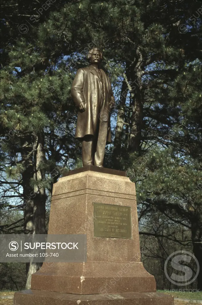 Low angle view of a statue of Mark Twain, Hannibal, Missouri, USA