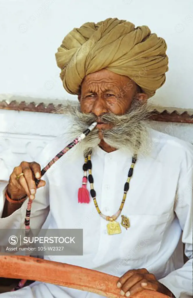 Senior man smoking a hookah pipe, Jodhpur, Rajasthan, India