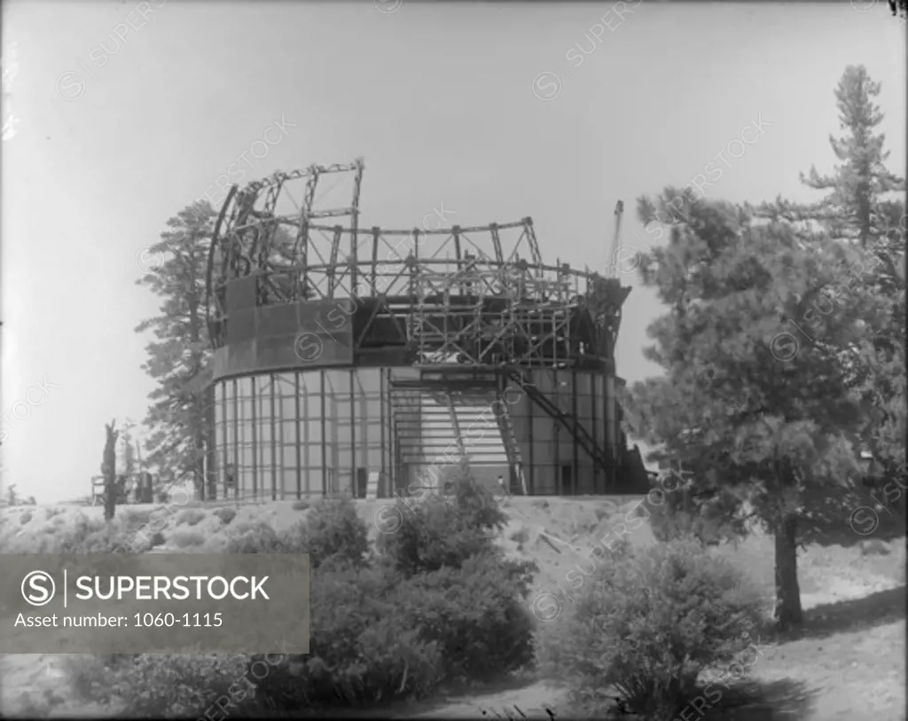 100-INCH TELESCOPE DOME BEING ERECTED AS SEEN FROM THE SOUTH.