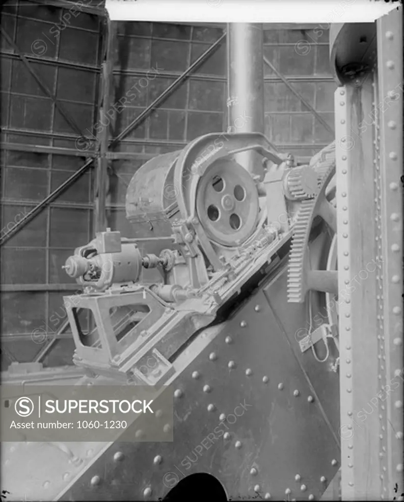CLOSEUP OF FAST MOTOR & GEARS OF 100-INCH TELESCOPE DECLINATION DRIVE.