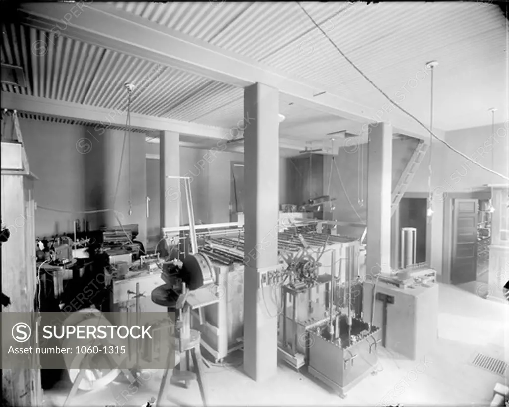 INTERIOR OF PASADENA PHYSICAL LAB EAST ROOM.