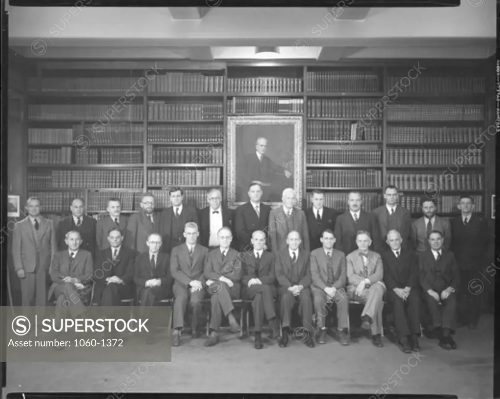 GROUP PHOTO OF THE RESEARCH STAFF OF THE OBSERVATORY, IN THE HALE LIBRARY.