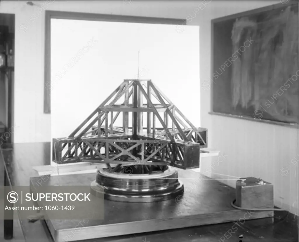 MODEL OF APPARATUS FOR MICHELSON-MORLEY ETHER DRIFT EXPERIMENT.