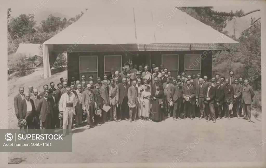 GROUP PHOTO OF THE FOURTH CONFERENCE OF THE INTERNATIONAL UNION FOR COOPERATION IN SOLAR RESEARCH ON MT. WILSON.