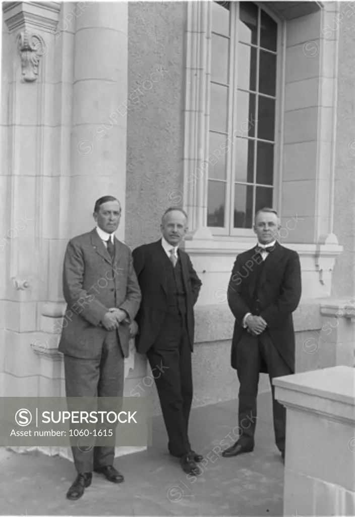 (L TO R): A. A. NOYES, GEORGE HALE, & ROBERT MILLIKAN ON THE TERRACE OF THE GATES CHEMICAL LAB AT CALTECH.