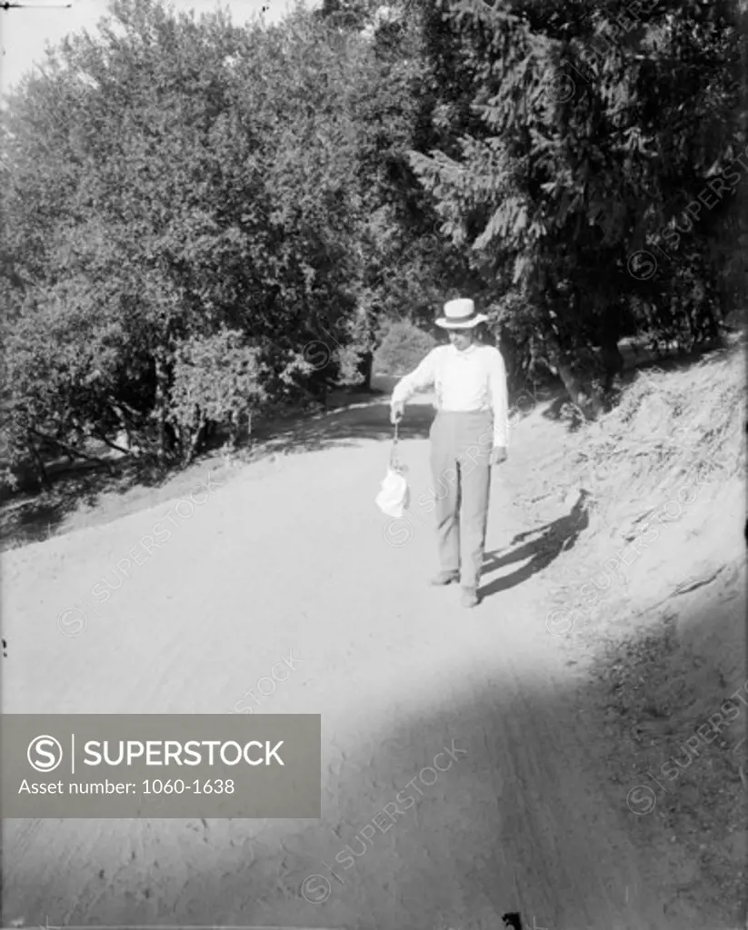 CHARLES ABBOT CARRYING HIS RADIOMETER ON MT. WILSON.