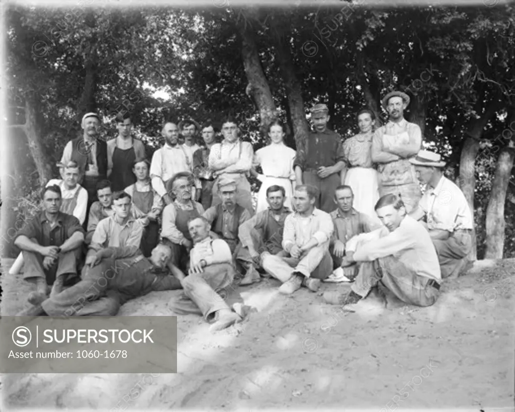 GROUP PHOTO OF CONSTRUCTION WORKERS ON MT. WILSON?