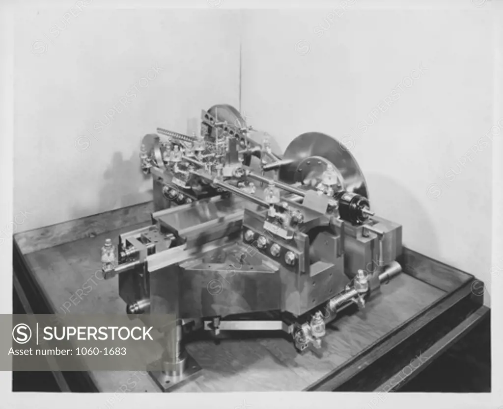 COMMERCIAL PHOTOGRAPH OF RULING MACHINE FROM JOHN UNERTL OPTICAL CO.