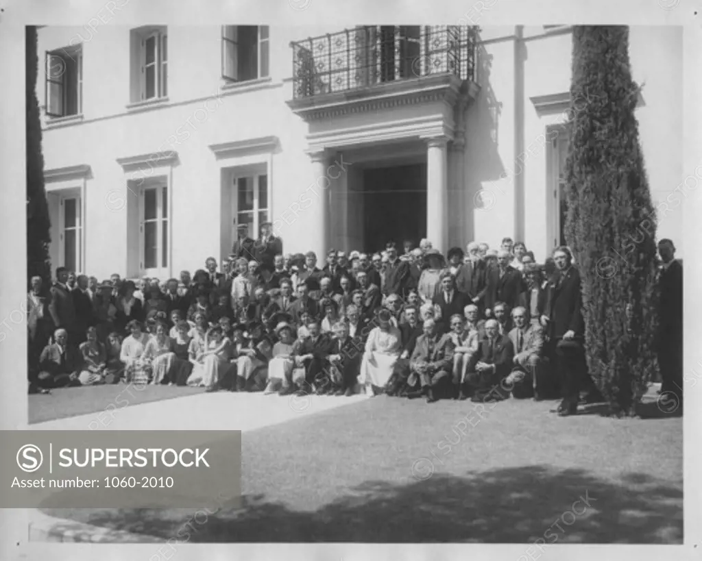 Group photo of attendees of the American Astronomical Society meeting in front of Mt. Wilson Observatory's Main Office Building in Pasadena