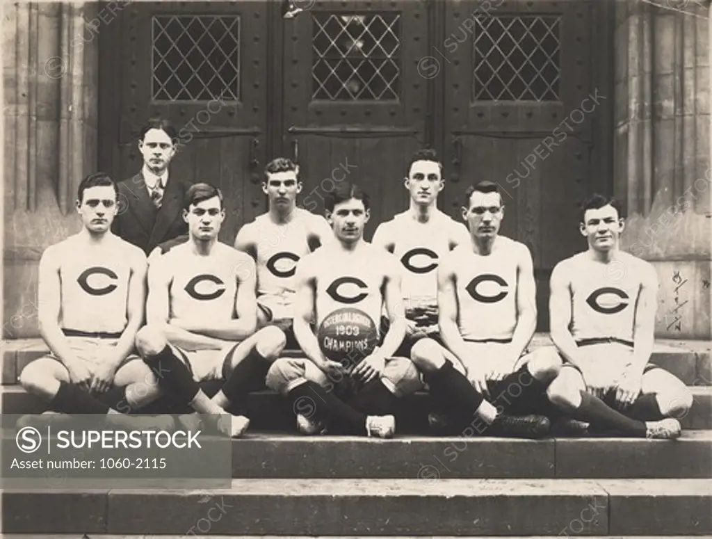 Edwin Powell Hubble (far left) with University of Chicago basketball team
