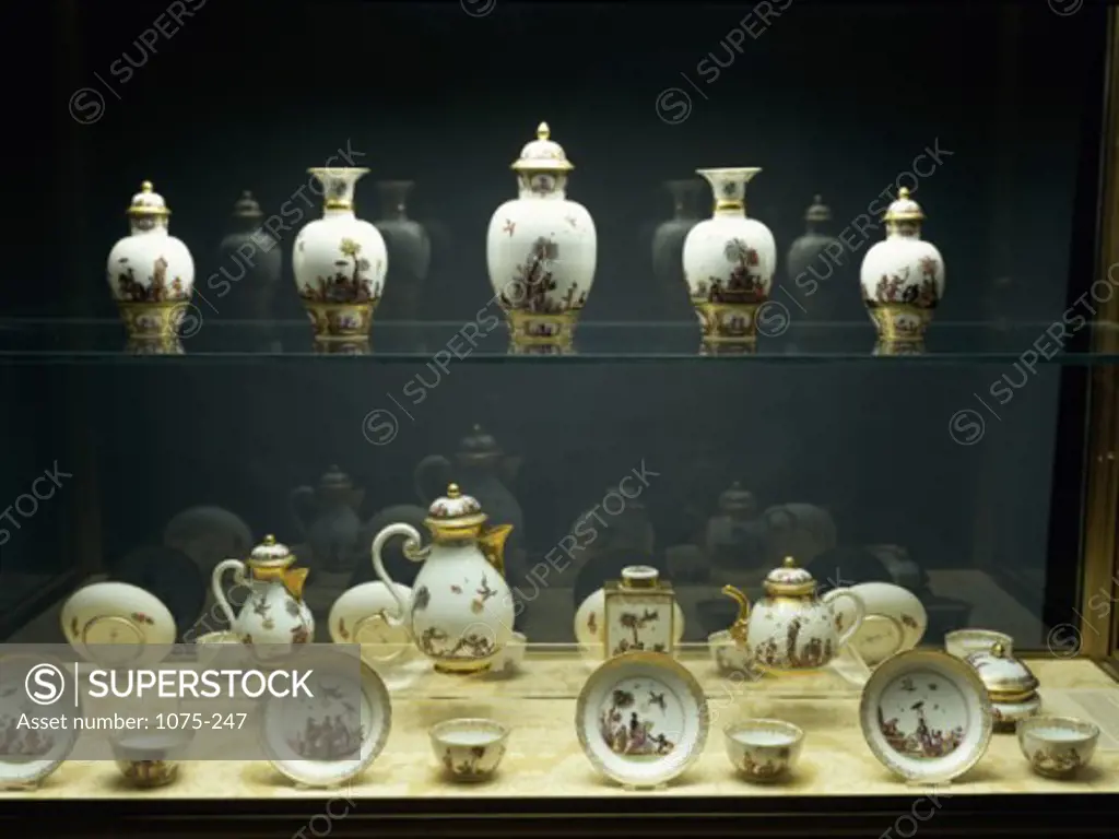 Hannover Tea Service & Darmstadter Vases Executed in style of Johann Gregorius Horoldt Meissen Porcelain 18th C. The Cummer Museum of Art & Gardens 