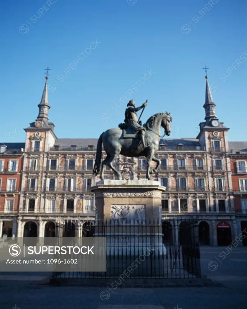 Low angle view of a statue in front of a building, Statue of Philip III, Casa de la Panaderia, Plaza Mayor, Madrid, Spain