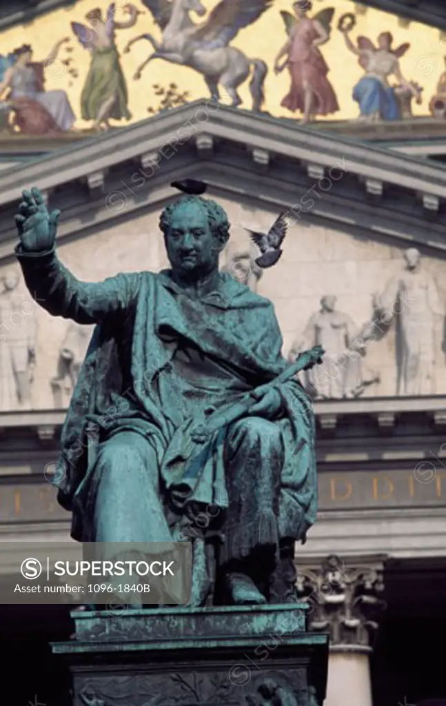 Close-up of a statue in front of an opera house, National Theatre, Munich, Germany