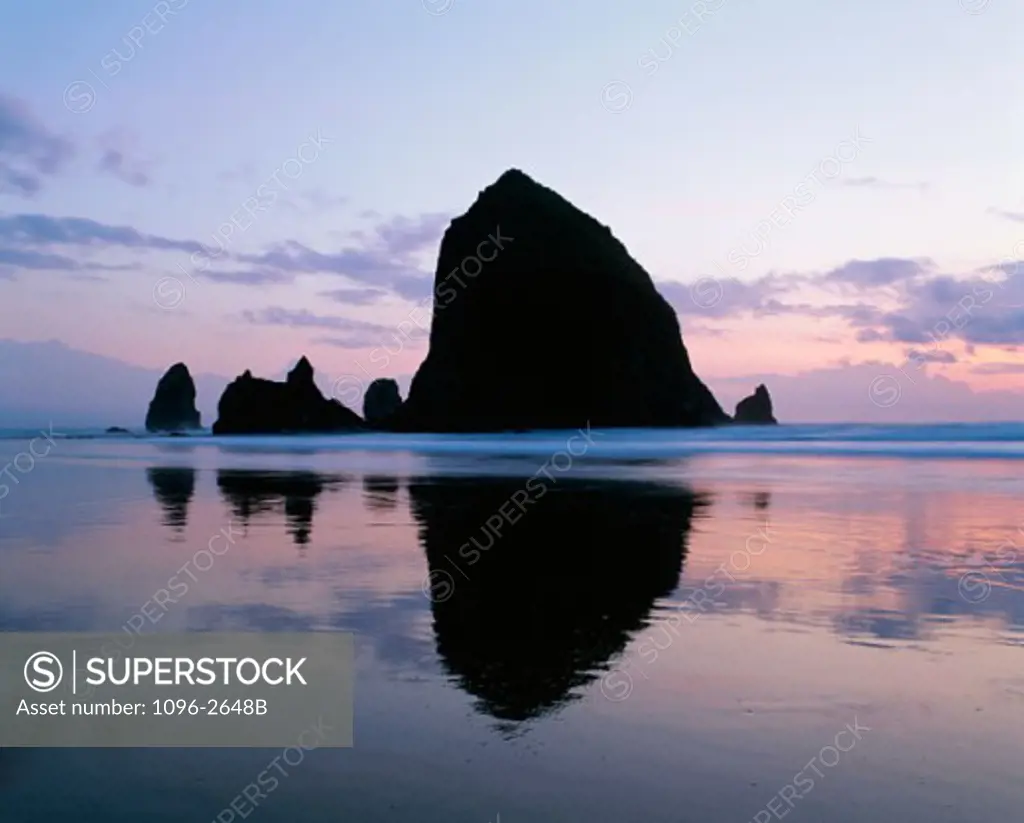 Haystack Rock at Cannon Beach, Oregon, USA