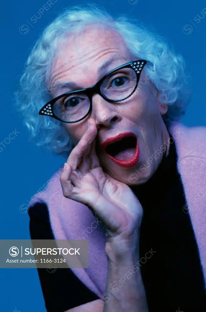 Portrait of a senior woman shouting with her hand close to her mouth