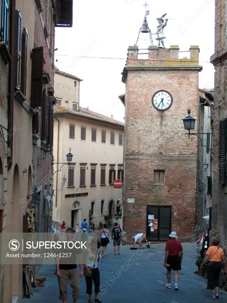 Italy, Tuscany, Province of Siena,  Montepulciano: Piazza Michelozzo, Torre di Pulcinella