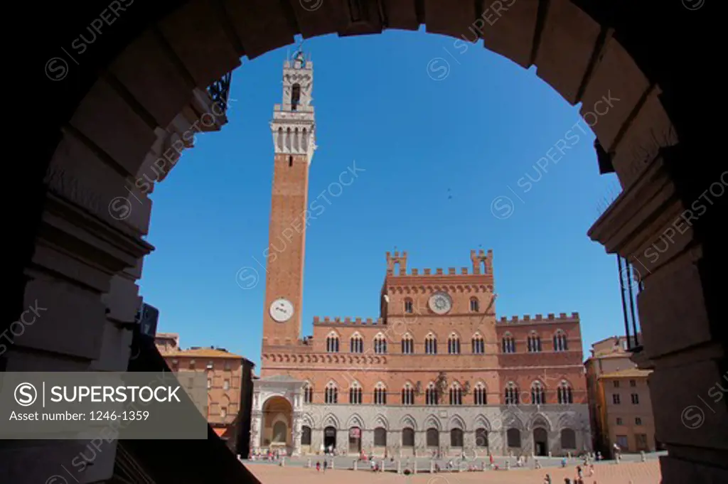 ITALY, Tuscany, Siena: Palazzo Pubblico, Torre del Mangia, Piazza del Campo