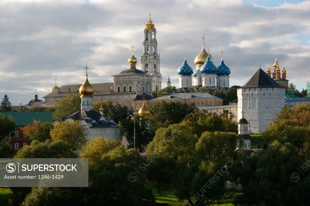 RUSSIA, Moscow, Sergiyev Posad (Zagorsk), Tróice-Sérgijewa Láwra: View of the monastery