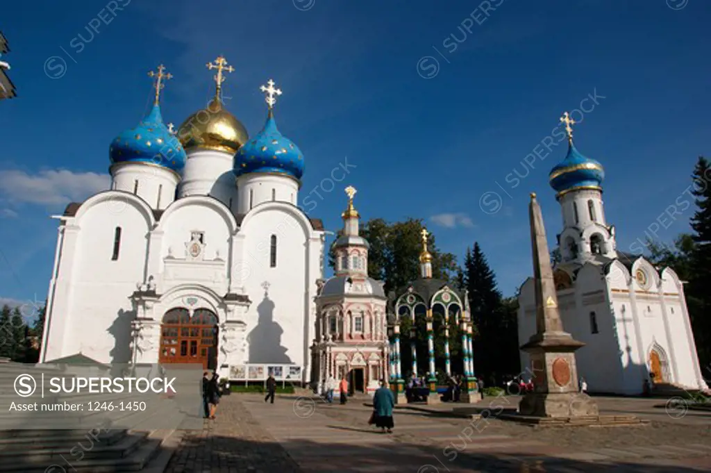 RUSSIA, Moscow, Sergiev-Posad (Zagorsk), Tróice-Sérgijewa  Láwra: from left - Mariae Ascension Cathedral, Chapel  of the Holy Well , Holy Well, Obelisk, Church of the Holy Spirit