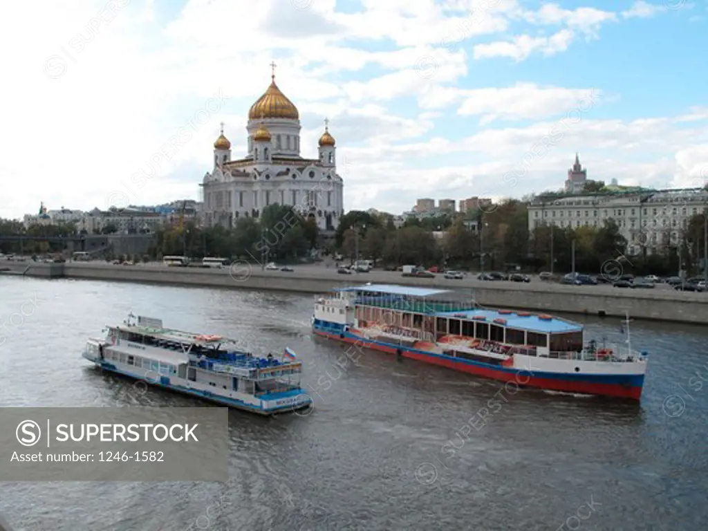 RUSSIA, Moscow:  Christ Redeemer Cathedral, Moskva River, excursion ships