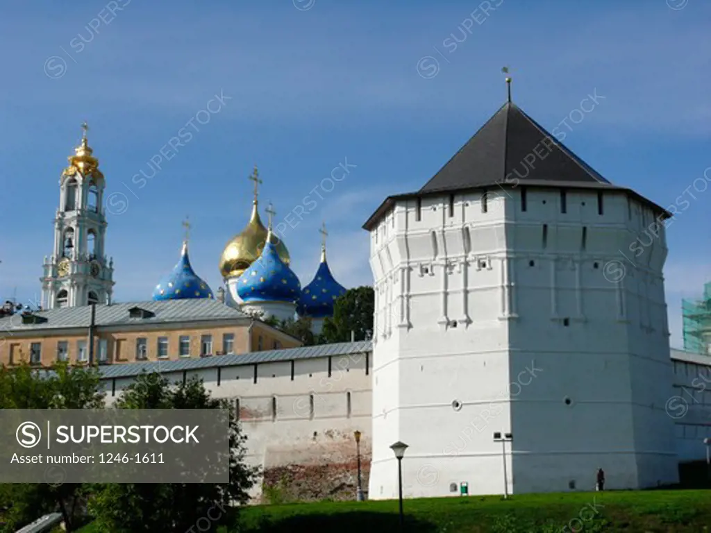 RUSSIA, Moscow, Sergiev-Posad (Zagorsk), Tróice-Sérgijewa  Láwra: View of the monastery, defence tower