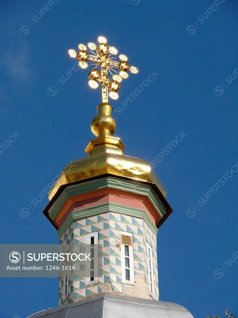 RUSSIA, Moscow, Sergiev-Posad (Zagorsk), Tróice-Sérgijewa  Láwra: Chapel  of the Holy Well, tower, golden cupola