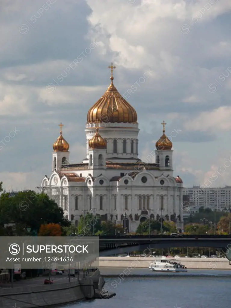 RUSSIA, Moscow,  Christ Redeemer Cathedral, Moskva River