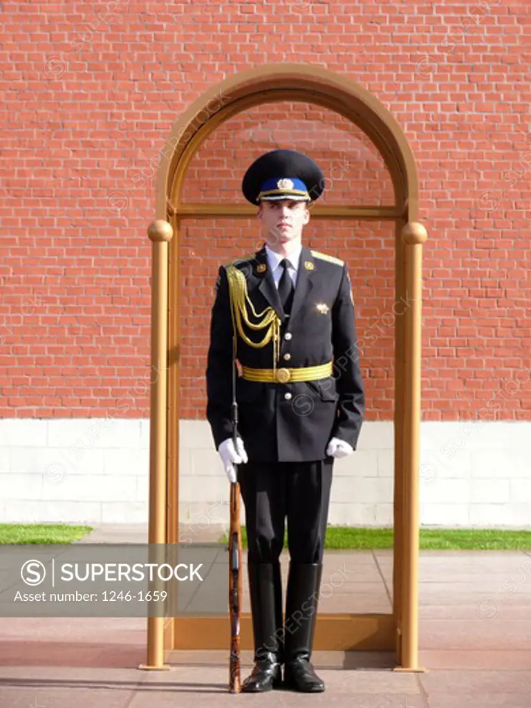RUSSIA, Moscow: Sentry at the Tomb of Honour for WW II victims at the Kremlin wall