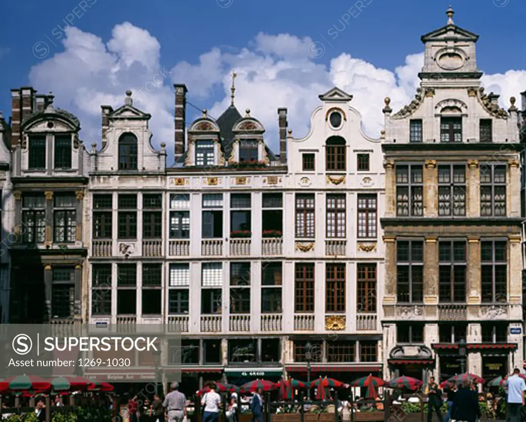 Belgium, Brussels, Grand Place, market stalls in front of historic buildings
