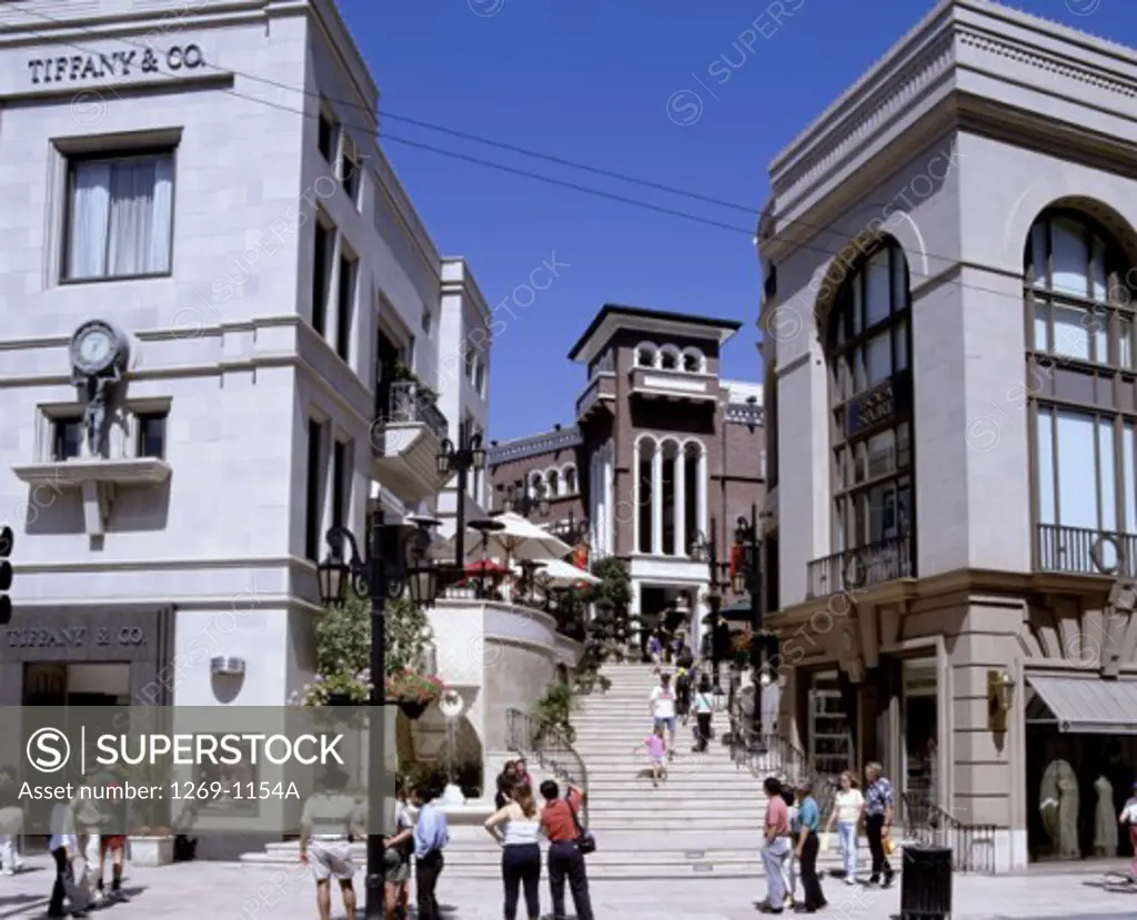 Tourist in front of a shopping mall, Rodeo Drive, Beverly Hills, California, USA