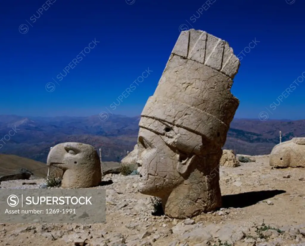 Side profile of the head of an ancient statue, Nemrud Dagh, Mount Nemrut, Turkey