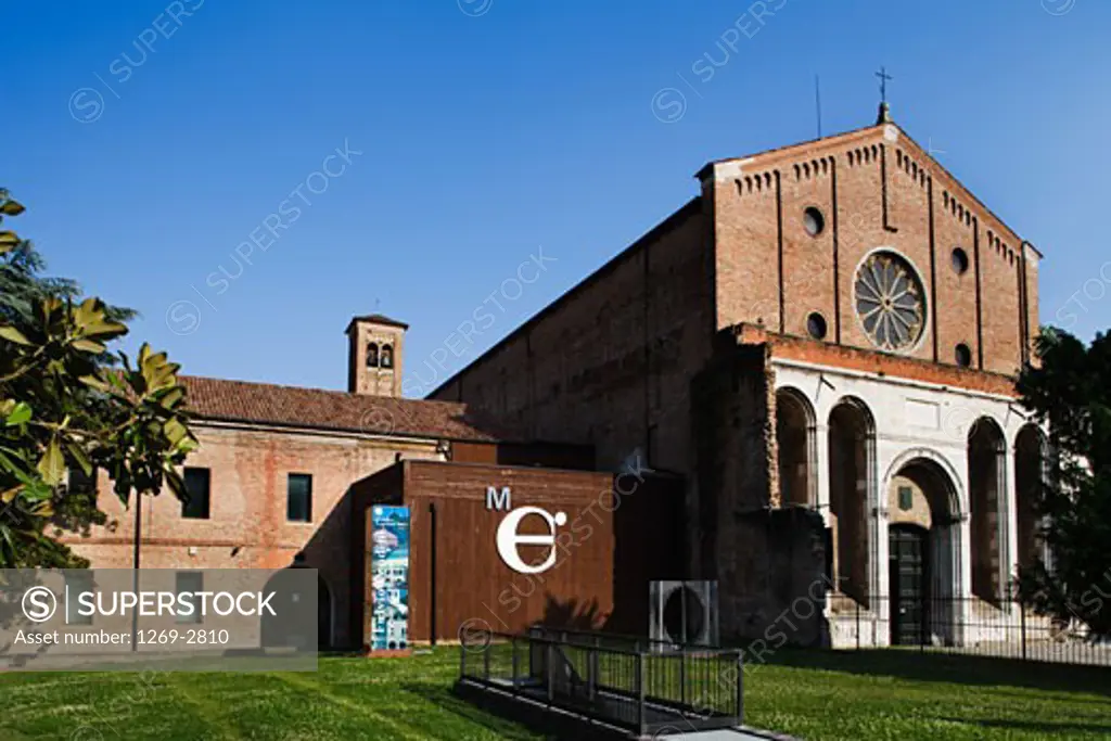 Chapel next to a museum, Chiesa Degli Eremitani, Musei Civici Eremitani, Padua, Veneto, Italy