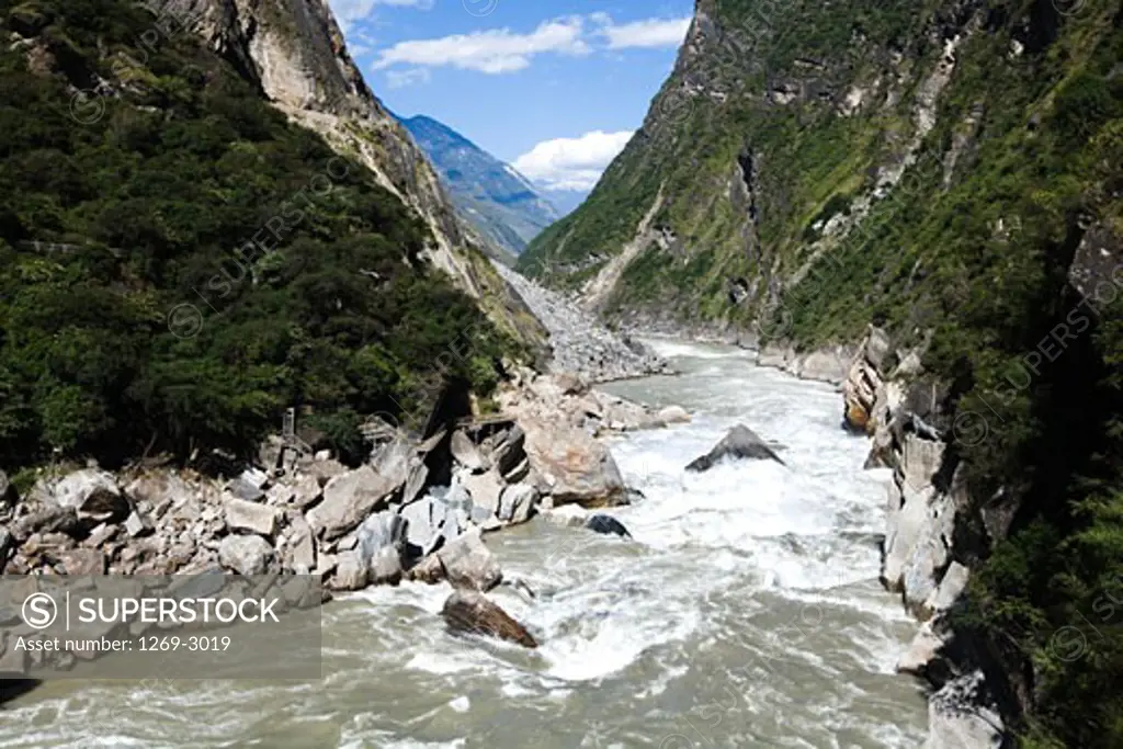 River flowing through mountains, Tiger Leaping Gorge, Yangtze River, Shigu Town, Yunnan Province, China