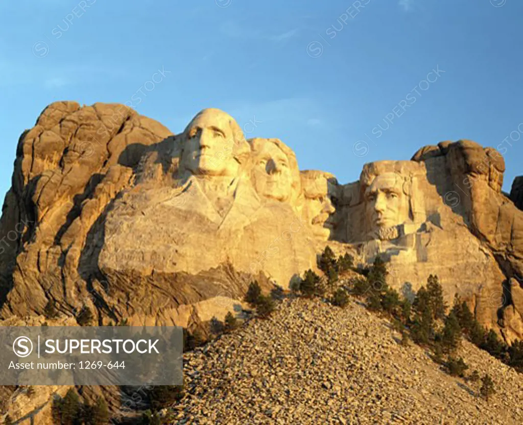 Low angle view of sculptures of US presidents, Mount Rushmore National Memorial, South Dakota, USA