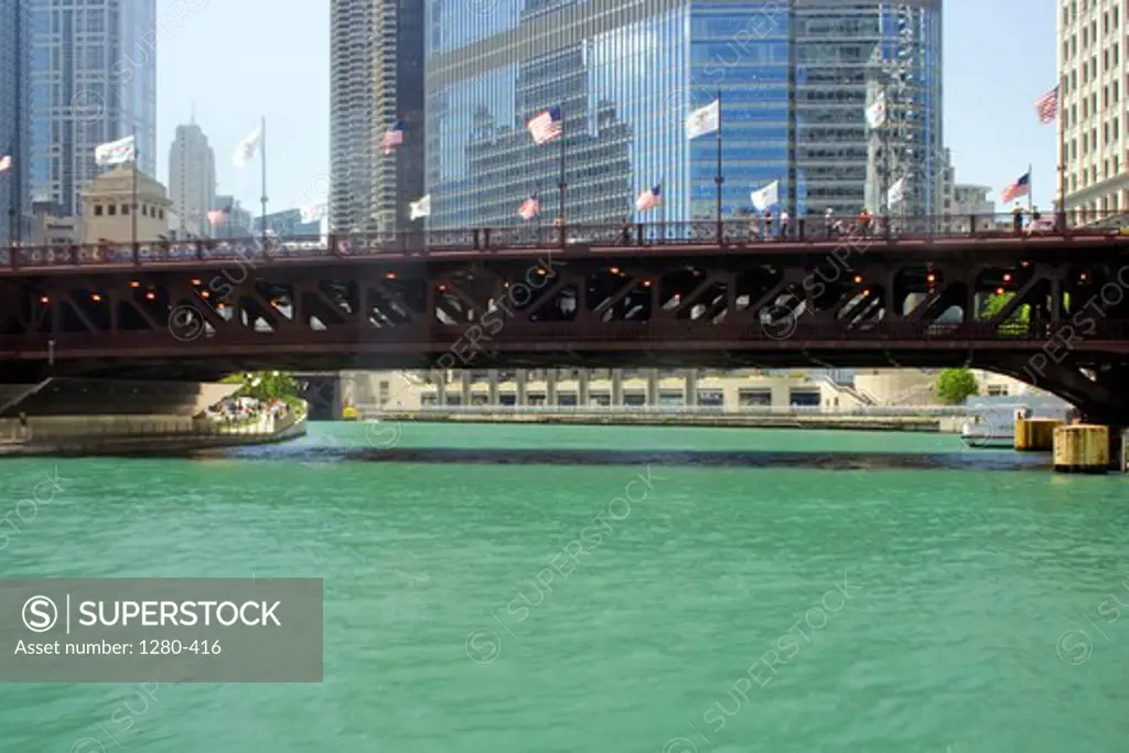 Bridge across a river, Michigan Avenue Bridge, Chicago River, Trump International Hotel And Tower, Chicago, Illinois, USA