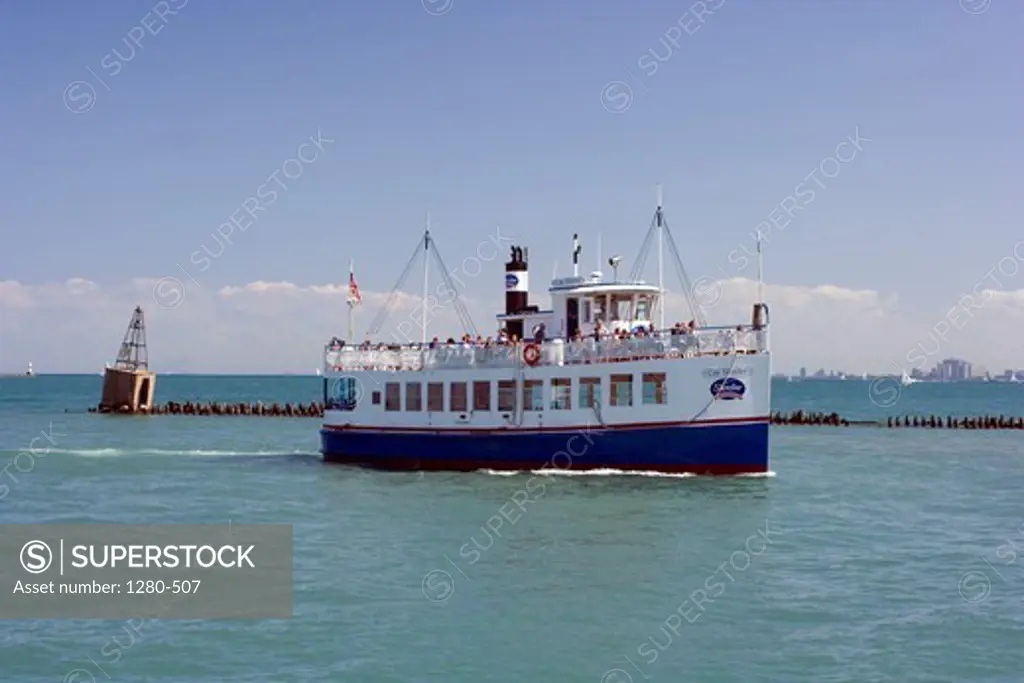 Cap Streeter tourboat approaches south side of Navy Pier, Lake Michigan, Chicago, Cook County, Illinois, USA
