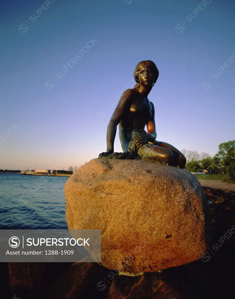 Silhouette of the Little Mermaid statue, Copenhagen, Denmark